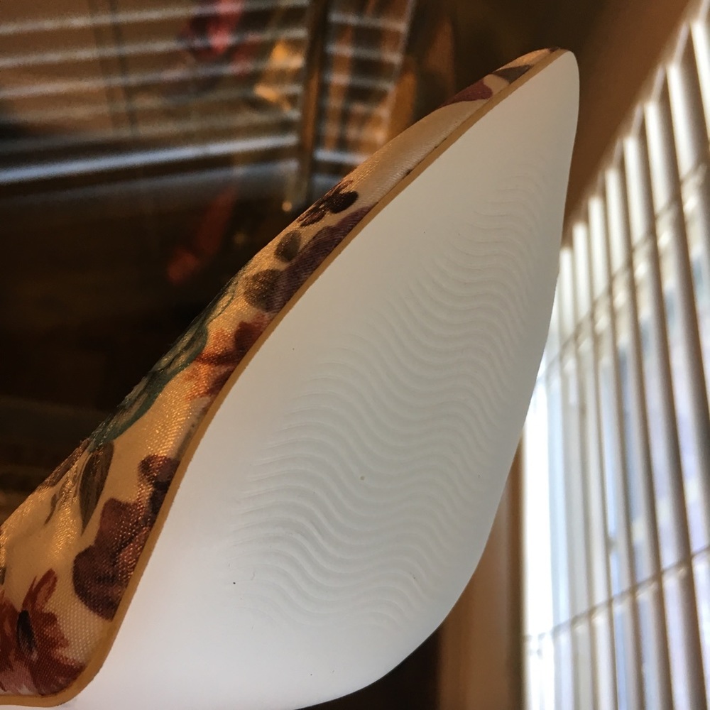 🌺SPRING🌺👠Top Heels Co Kyra Floral White Pumps - Picture 6 of 6